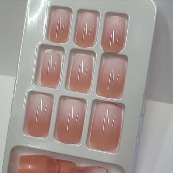 Ombre French Manicure Fake Nails Set of 24 - Picture 2 of 6